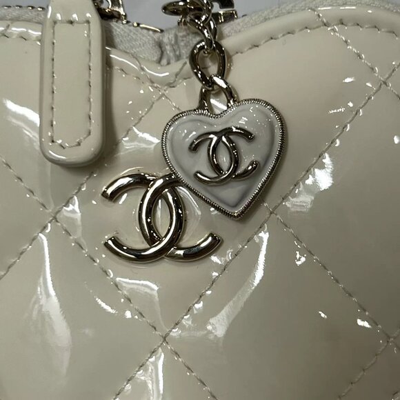 CHANEL 23S Ivory Patent Leather Heart Charm Zip Small Coin Pouch AS IS - Picture 2 of 15